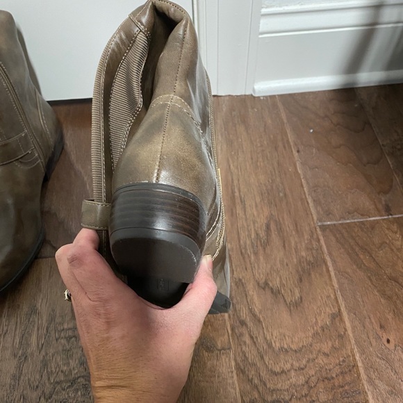 Women’s size 9.5 boots - Picture 5 of 6